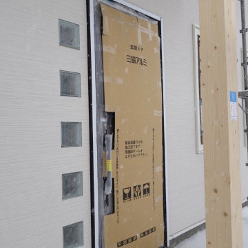 入口のドアが付きまし…